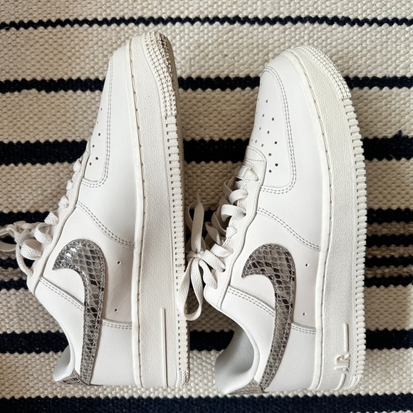 Nike Air Force 1 Low - Womens White Leather Sneaker Shoes- Size 7.5 - Picture 3 of 6